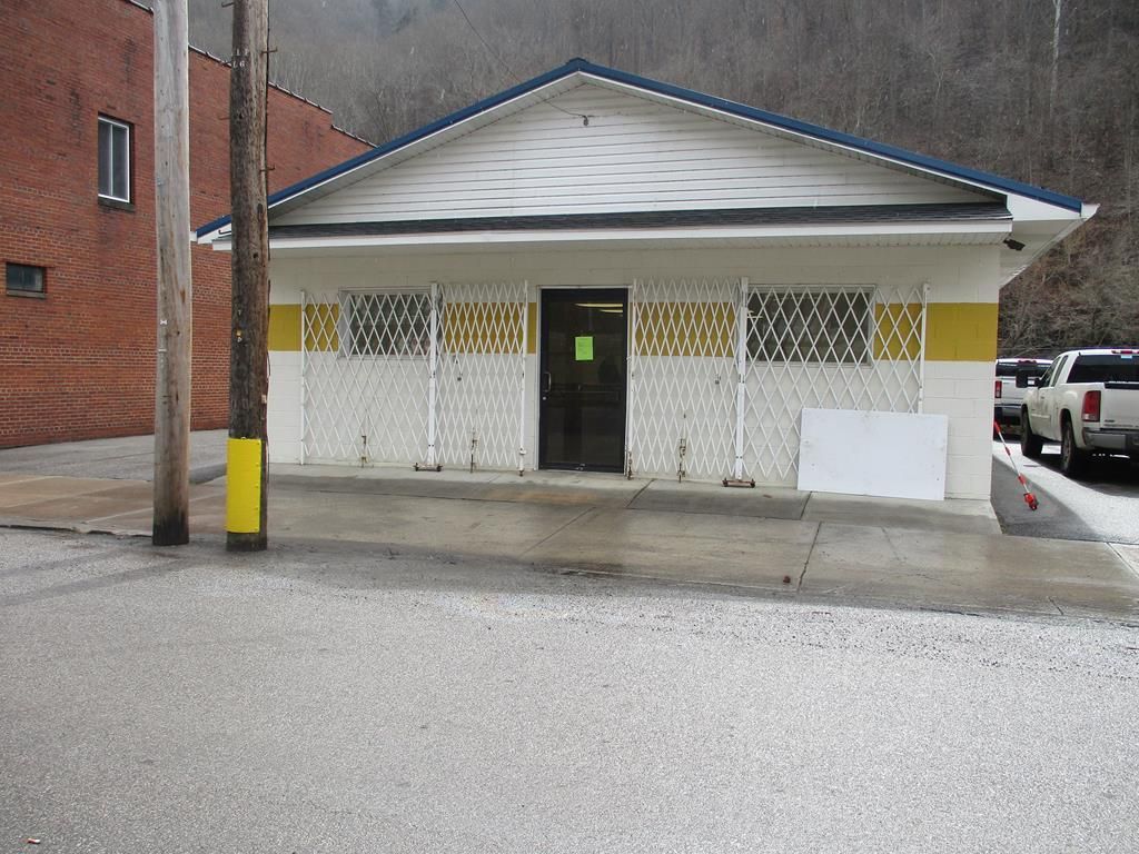 14197 Rocket Boys Dr, War, WV 24892